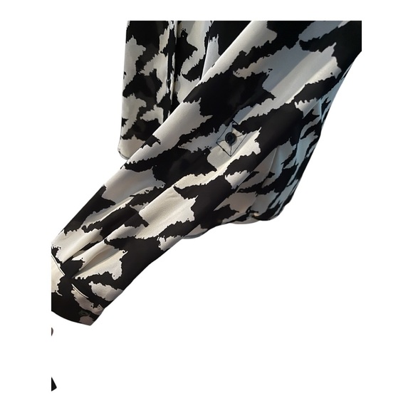 THE LIMITED Black & White Ashton Roll Tab Button Up Blouse Size Small‎ - Picture 6 of 8